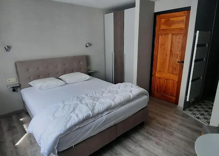 Le Relais Des Imprimeurs * בוילון