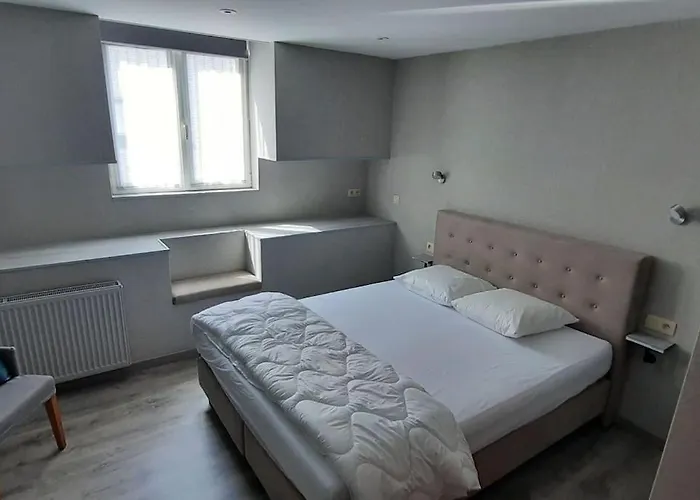 Le Relais Des Imprimeurs * בוילון